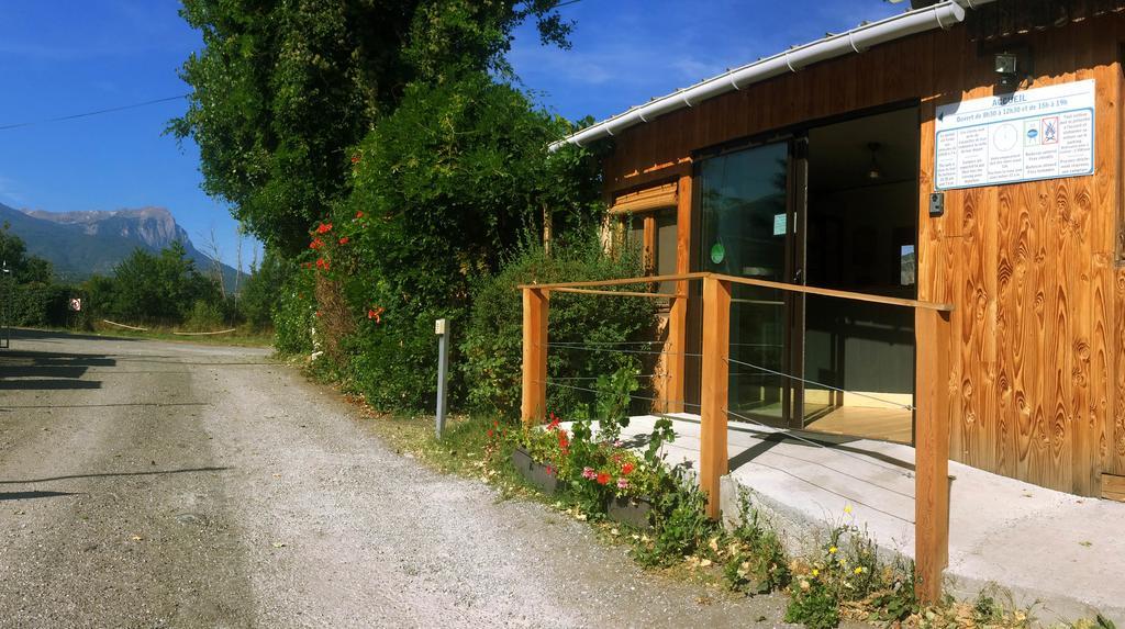Camping Les Grillons Hotel Embrun Exterior photo