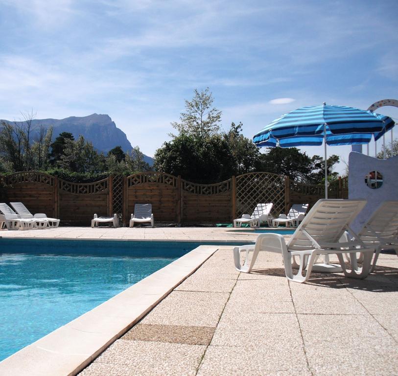 Camping Les Grillons Hotel Embrun Exterior photo