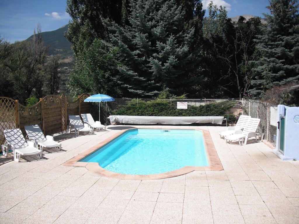 Camping Les Grillons Hotel Embrun Exterior photo