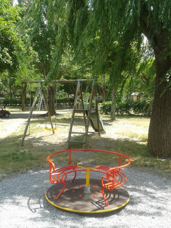 Camping Les Grillons Hotel Embrun Exterior photo