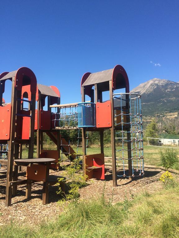Camping Les Grillons Hotel Embrun Exterior photo